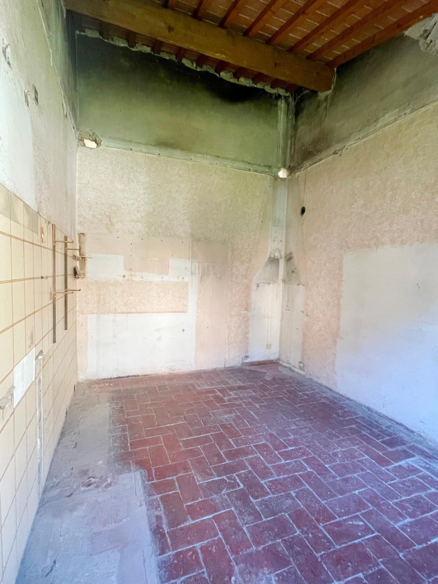 Quadrilocale da ristrutturare, Vicopisano uliveto terme