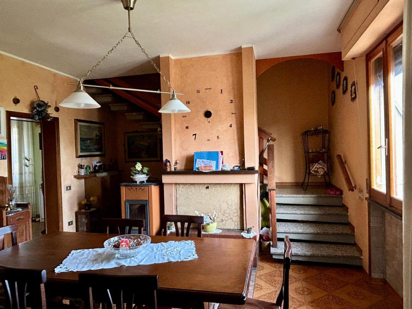Villa Trifamiliari con giardino, Vicopisano uliveto terme