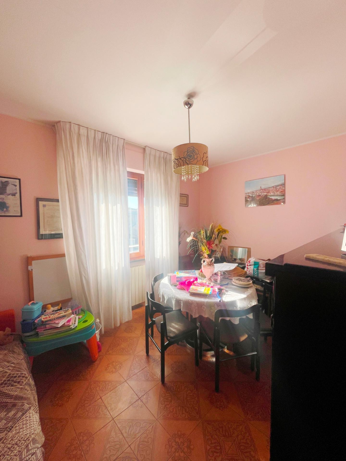Villa Trifamiliari con giardino, Vicopisano uliveto terme