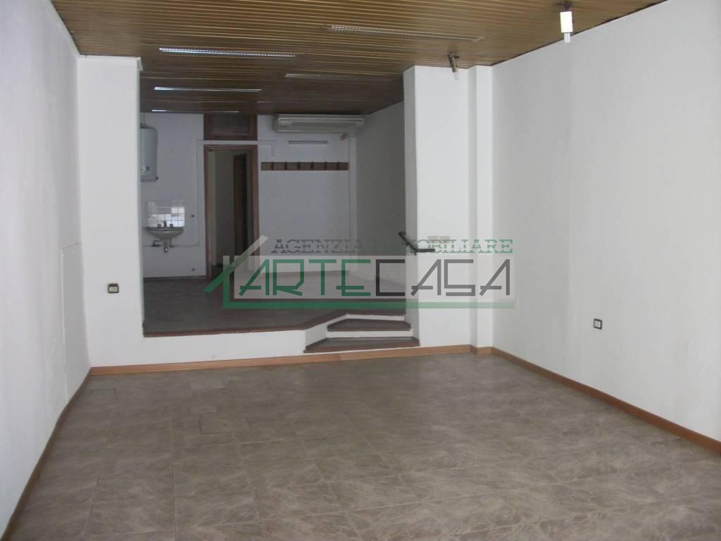 Locale commerciale in vendita, Pisa riglione oratoio