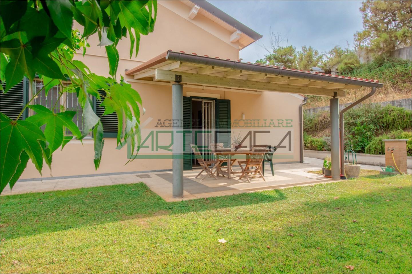 Casa indipendente con giardino, Buti cascine