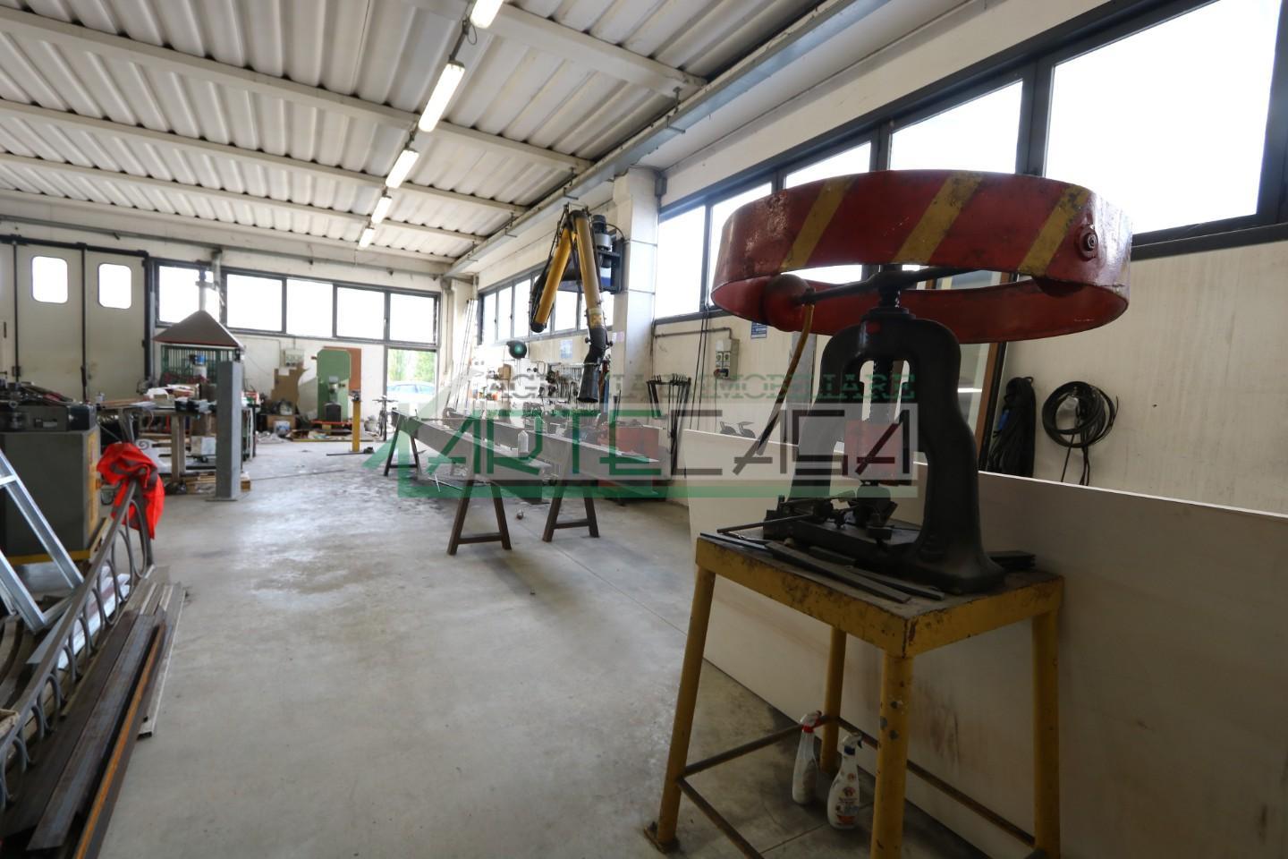 Capannone in affitto a Calcinaia