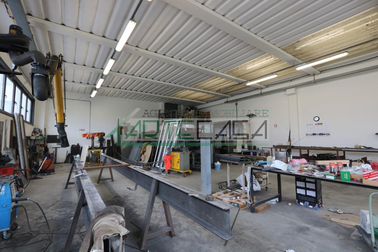 Capannone in affitto a Calcinaia