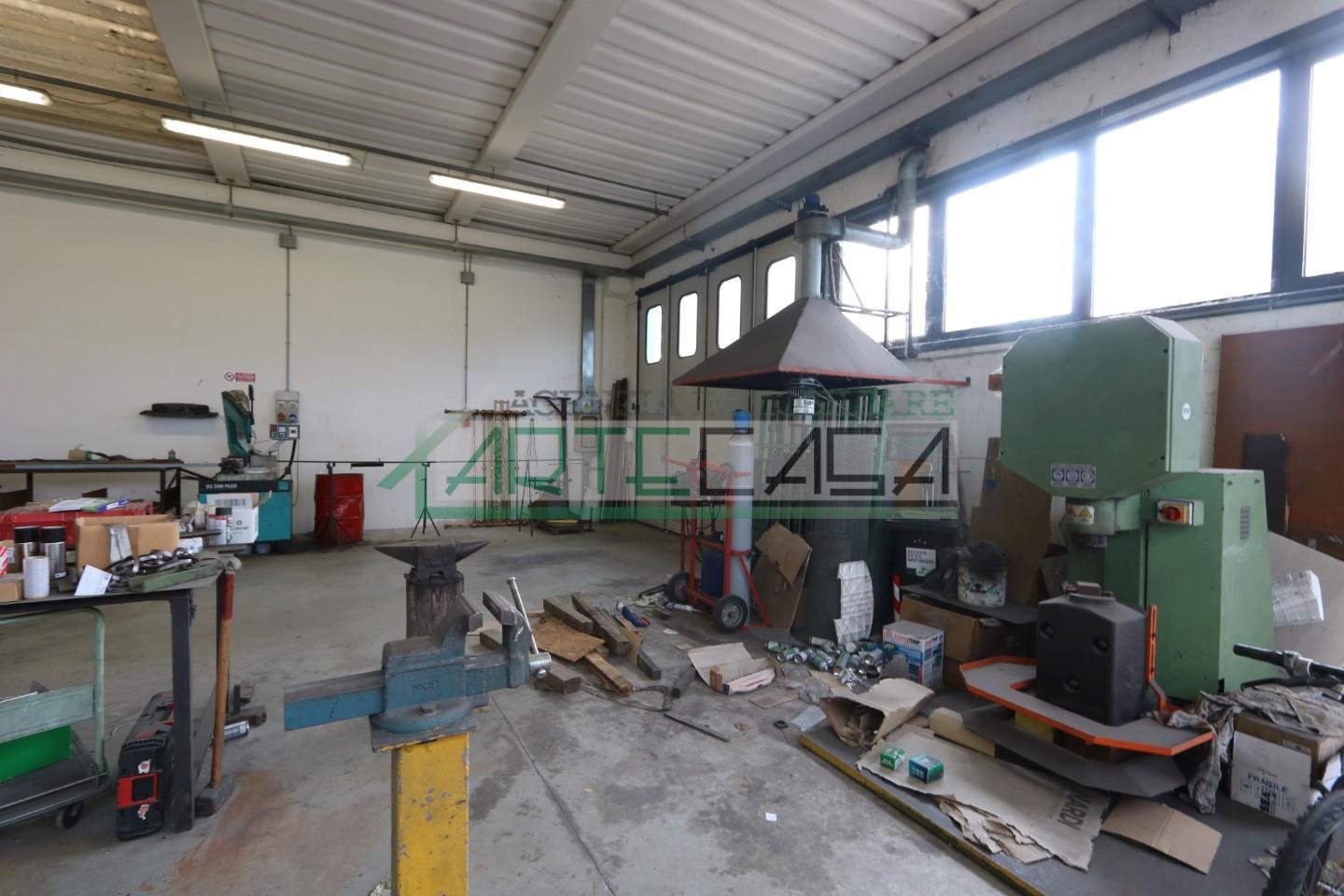 Capannone in affitto a Calcinaia