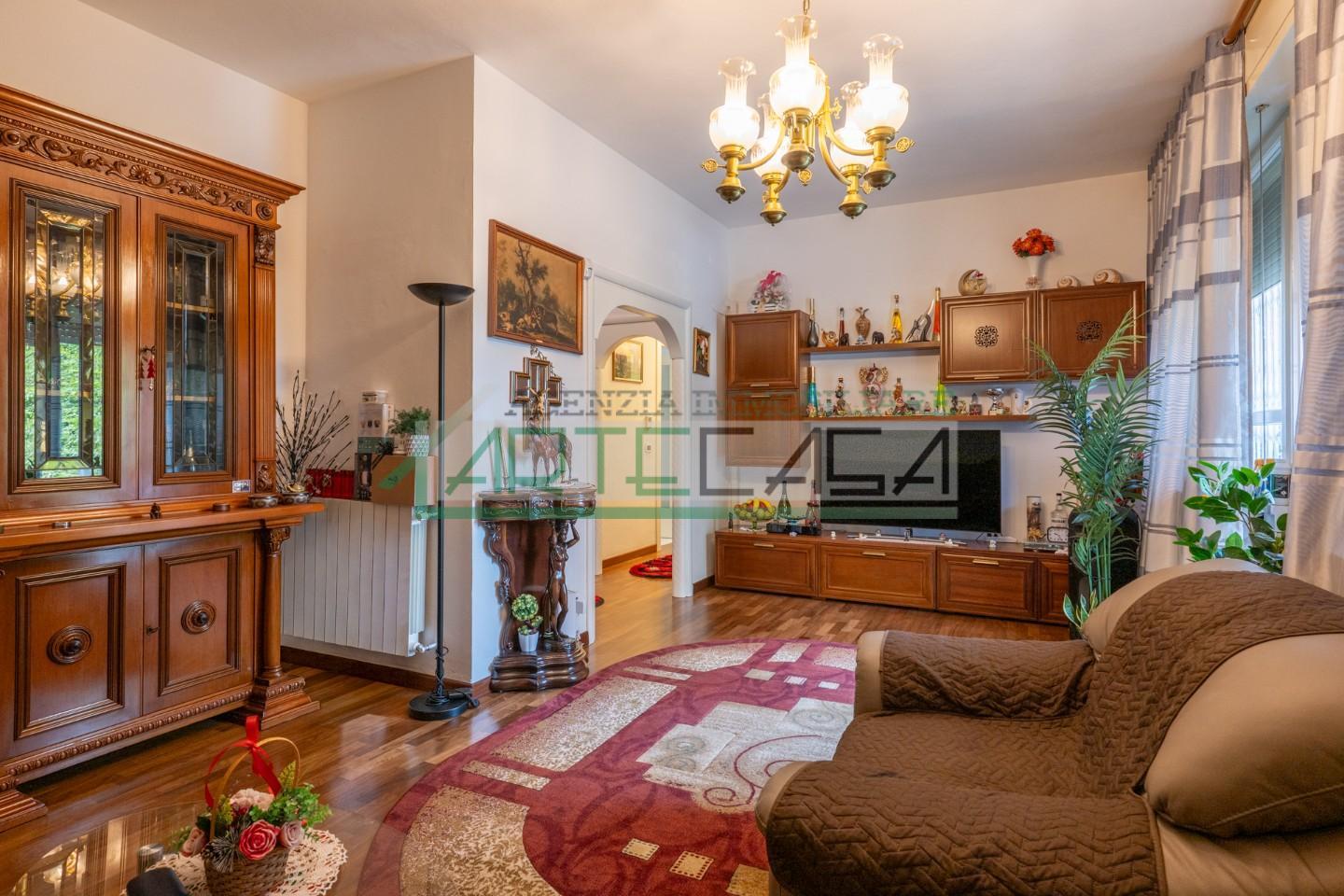 Appartamento con terrazzi, Pontedera oltrera