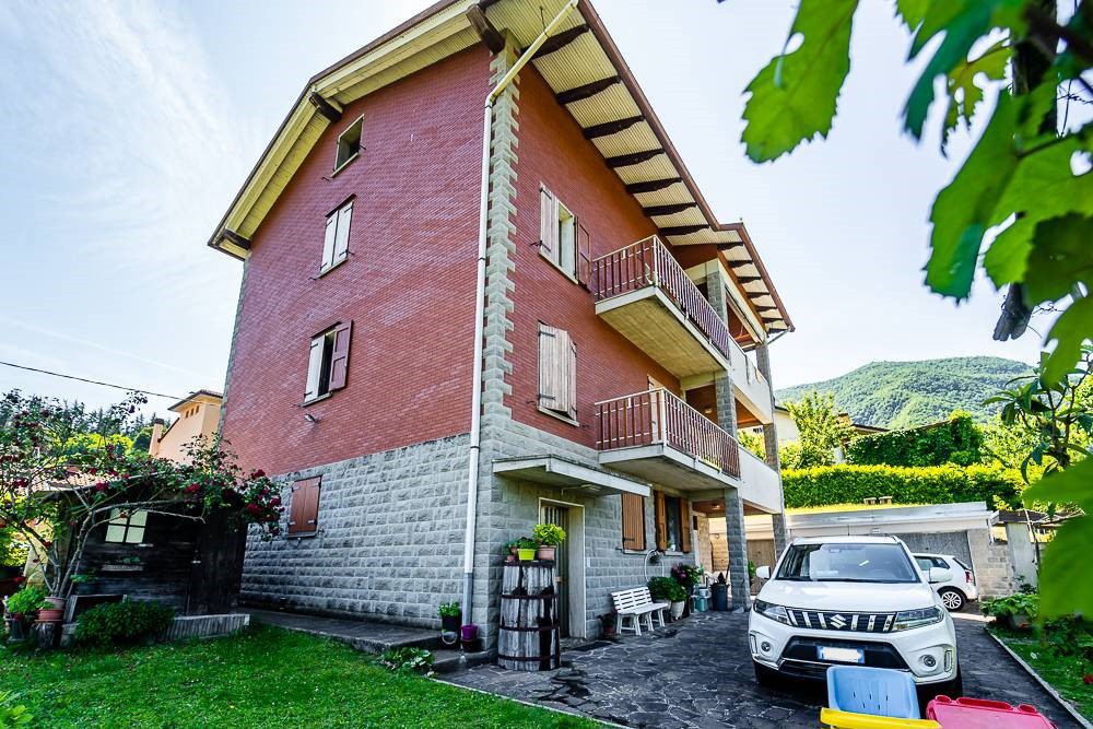 Casa indipendente con giardino a Grizzana Morandi