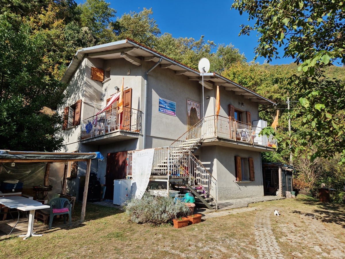 Casa indipendente con giardino a San Benedetto Val di Sambro