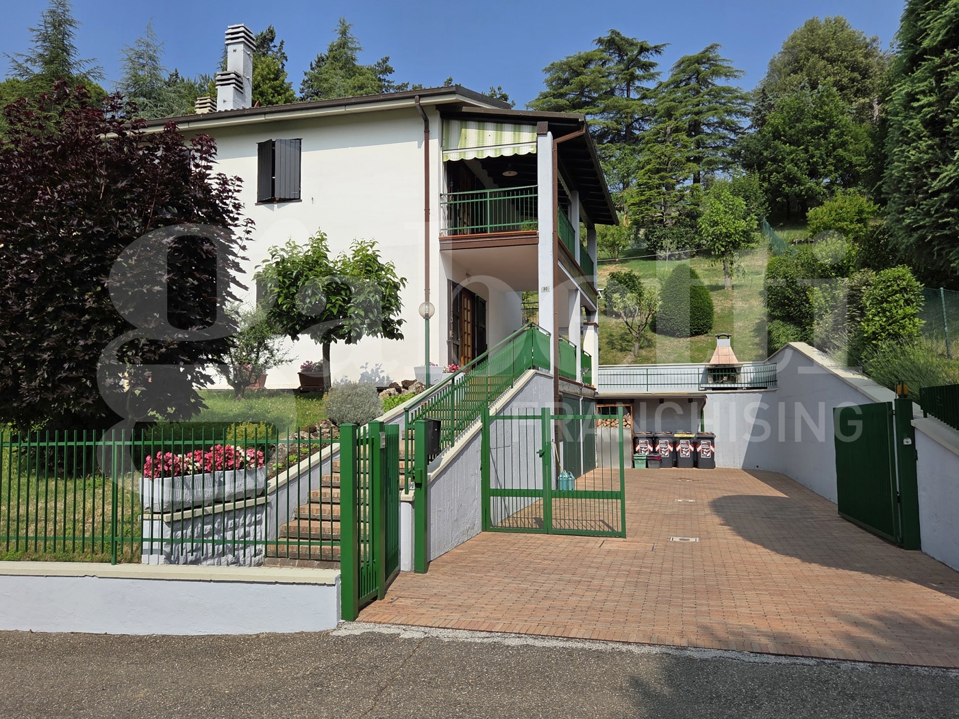 Villa Bifamiliare con giardino a Pianoro