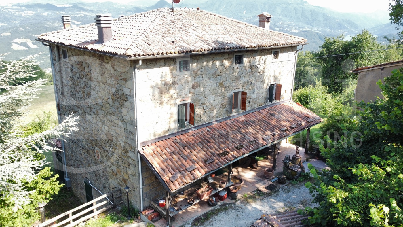 Villa con giardino a Castel di Casio