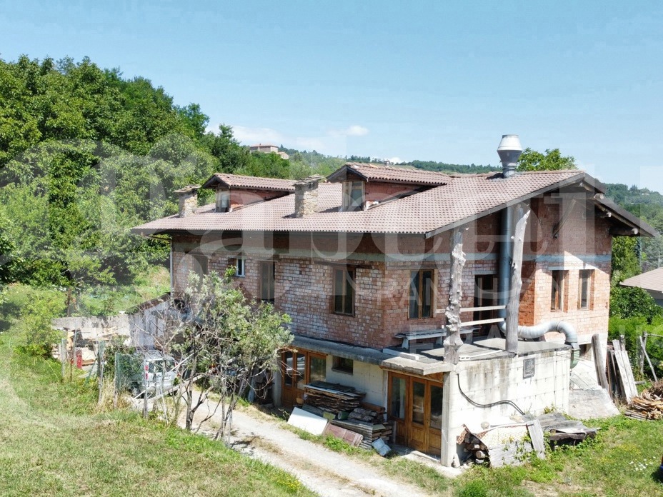 Rustico con giardino a Castel di Casio