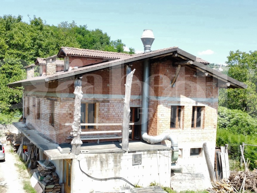 Rustico con giardino a Castel di Casio
