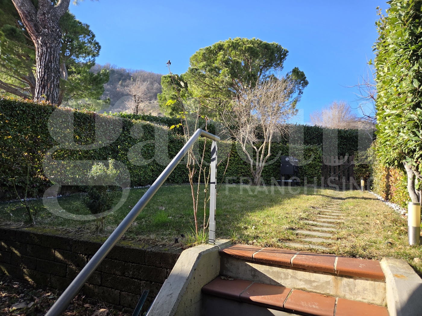 Villa con giardino a Monzuno