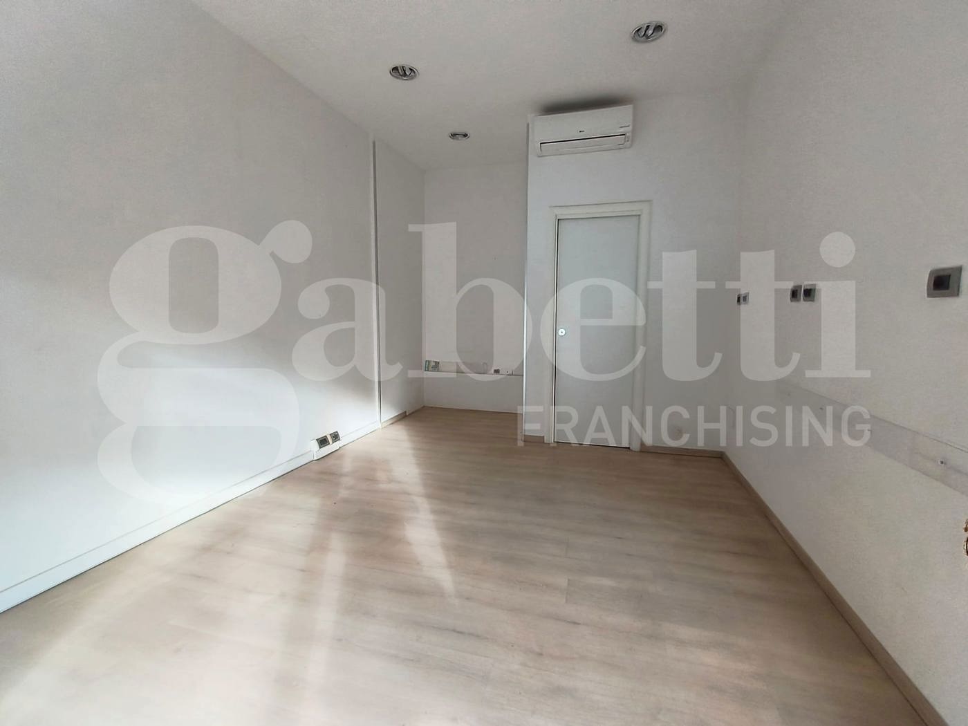 Negozio in affitto a Casalecchio di Reno