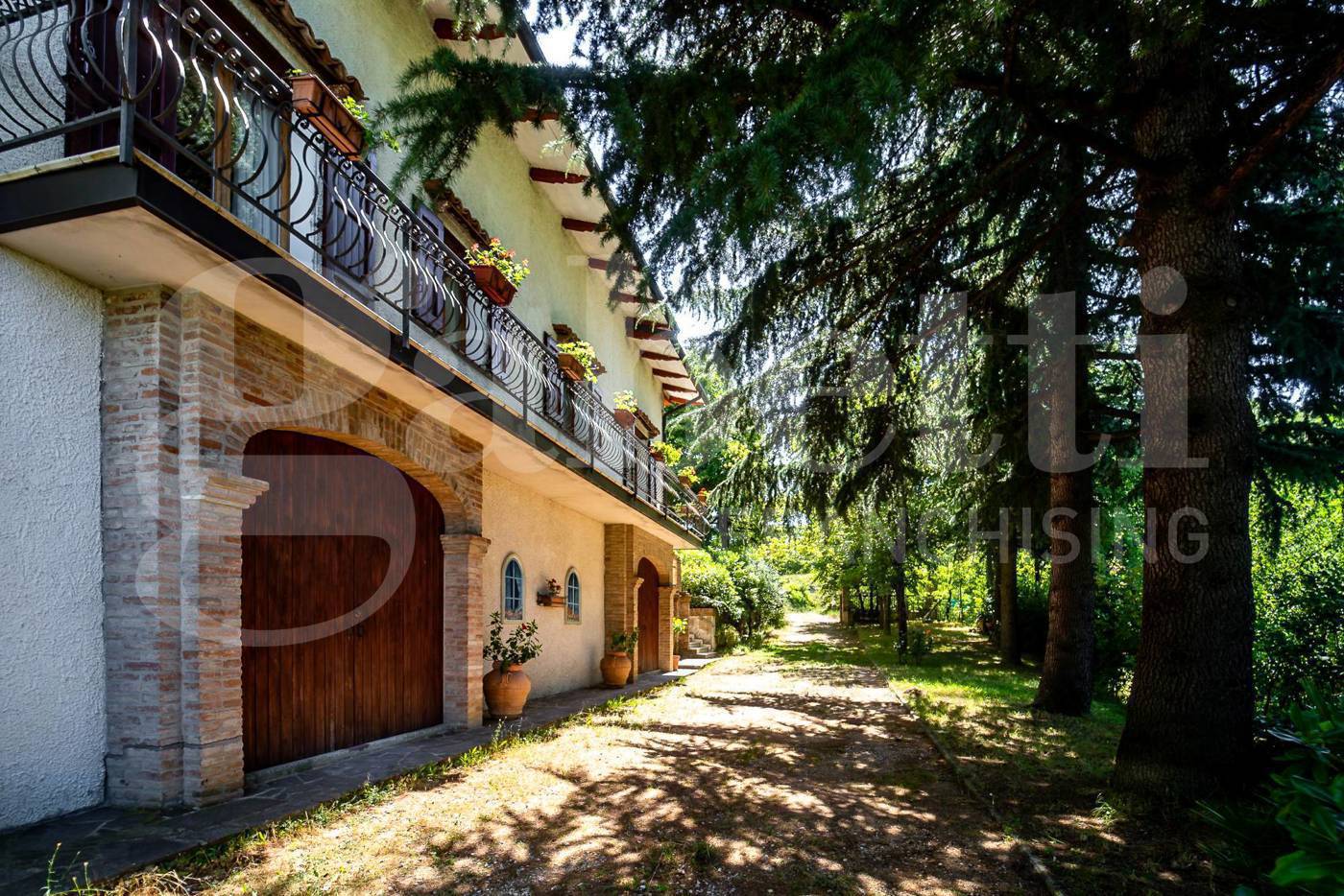 Villa con giardino a Sasso Marconi