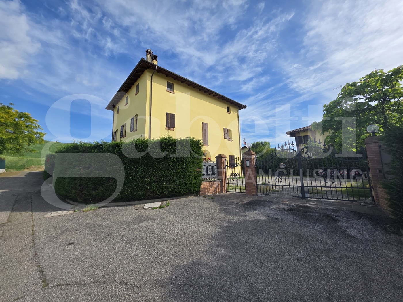 Quadrilocale in vendita a Monte San Pietro