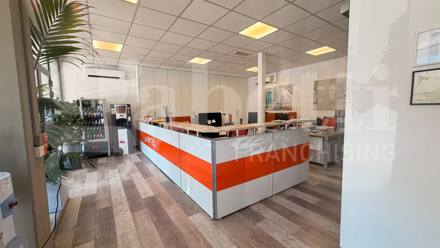 Ufficio con box doppio a Calderara di Reno