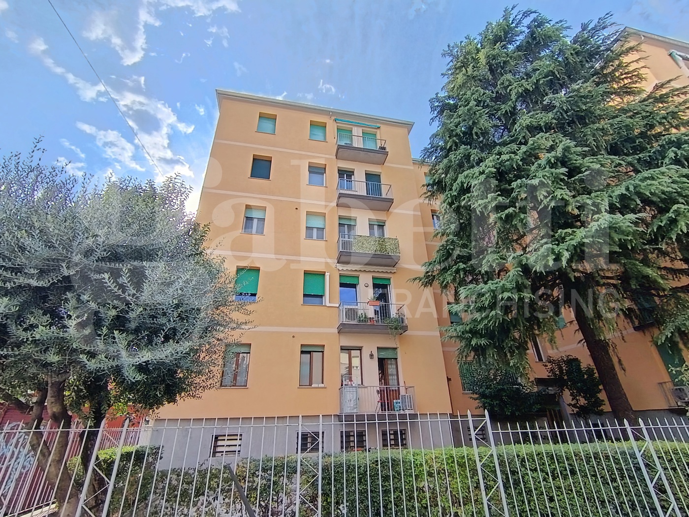 Trilocale da ristrutturare a Bologna