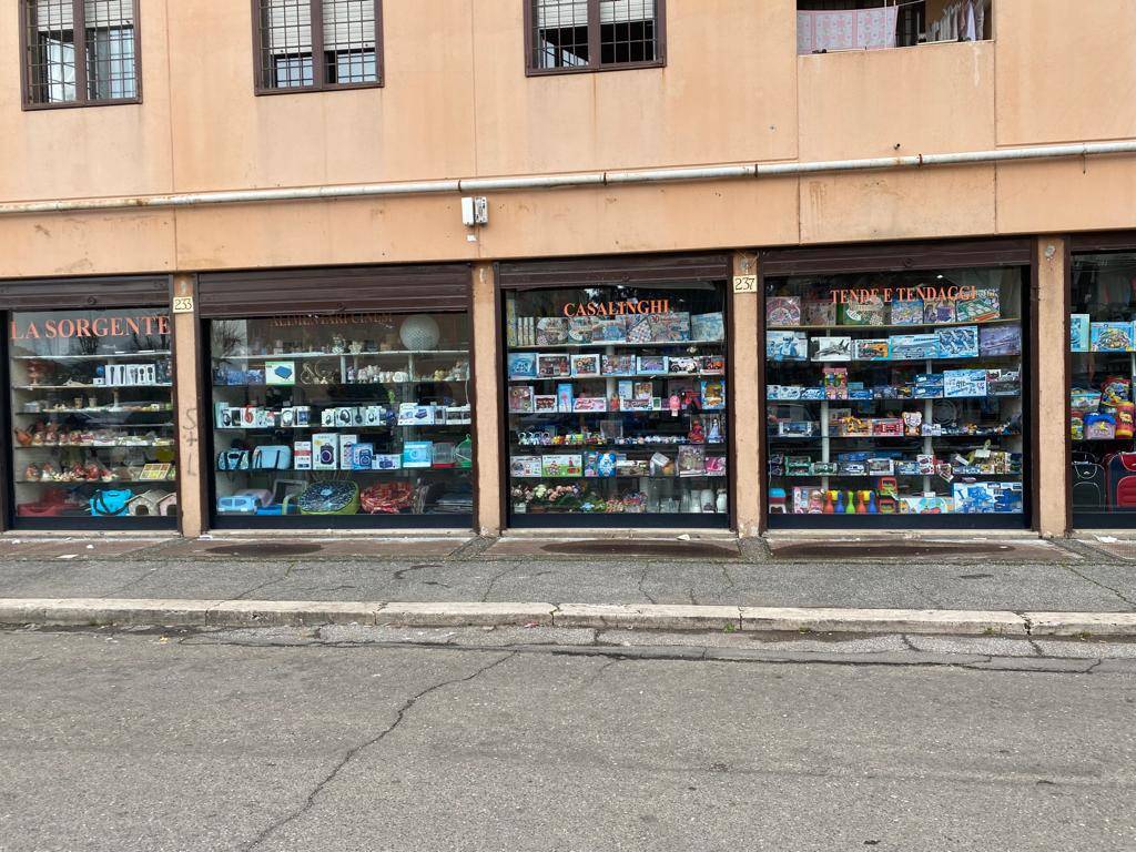 Locale commerciale in vendita a Roma