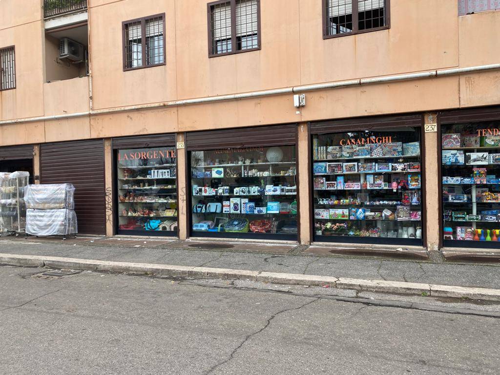 Locale commerciale in vendita a Roma