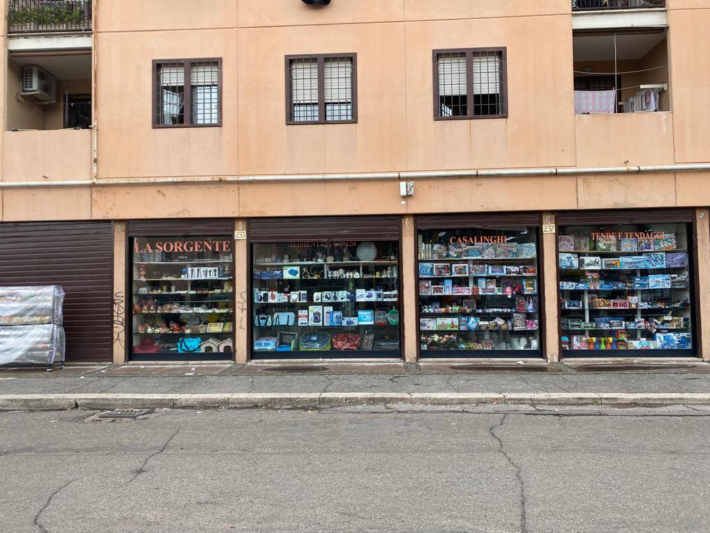 Locale commerciale in vendita a Roma