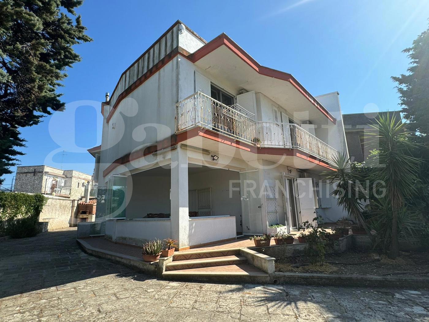 Villa con giardino a Giovinazzo