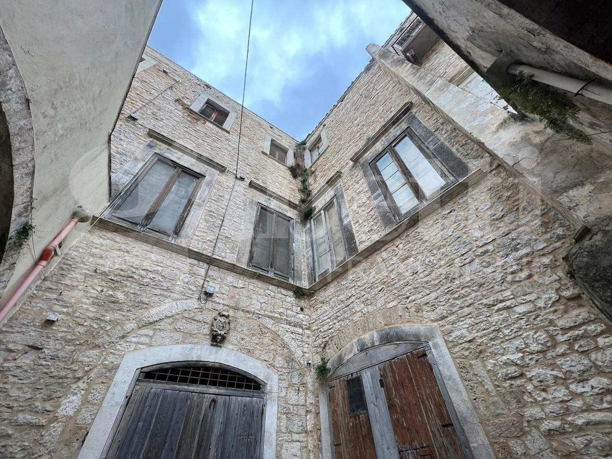 Stabile/Palazzo in vendita a Bitonto
