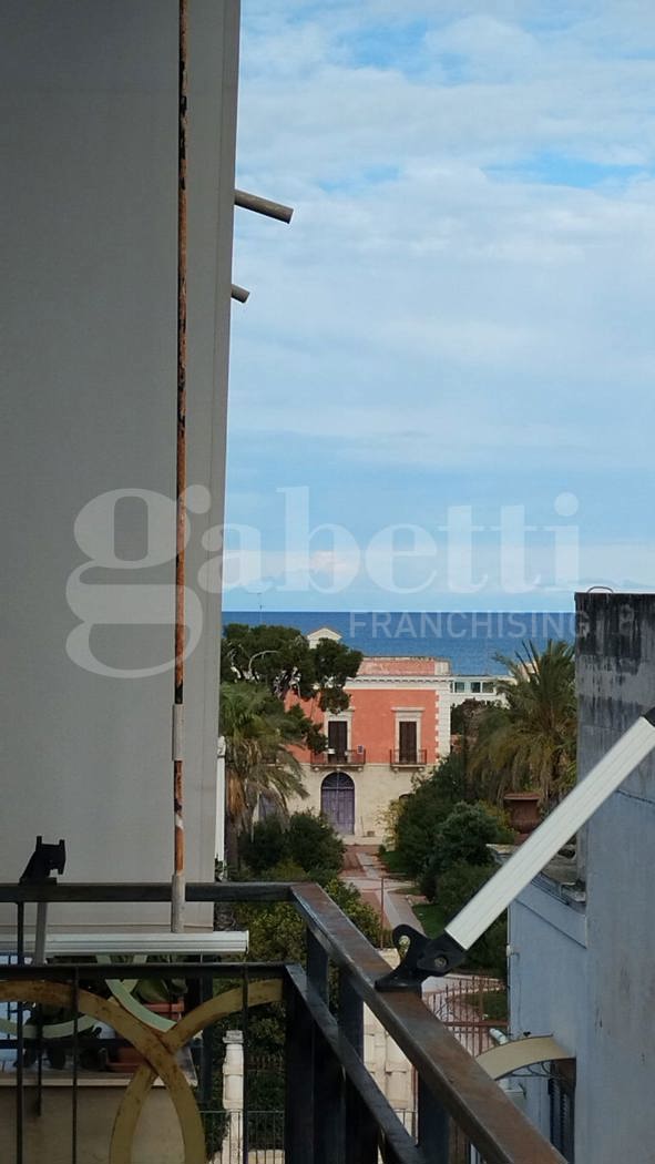 Attico con box a Bari