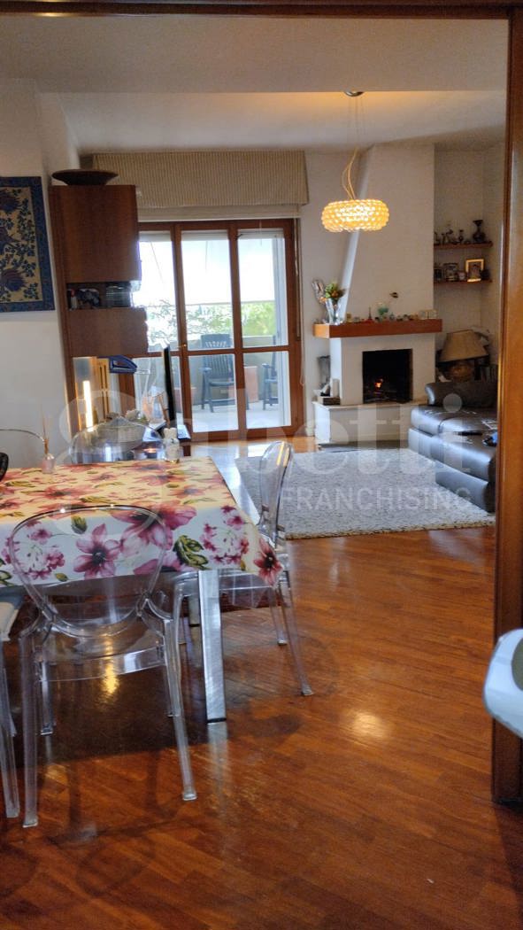 Attico con box a Bari