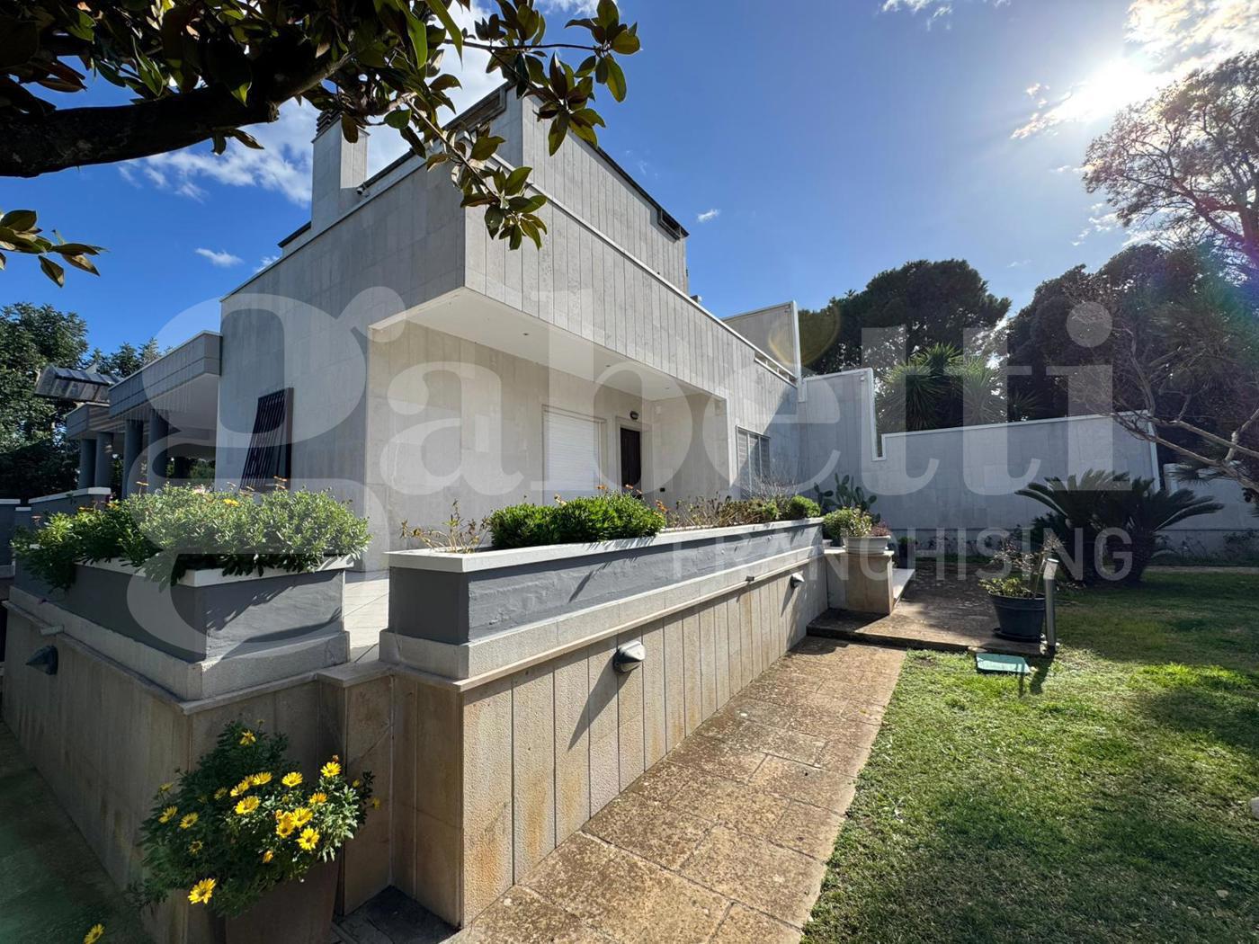 Villa con giardino a Bari