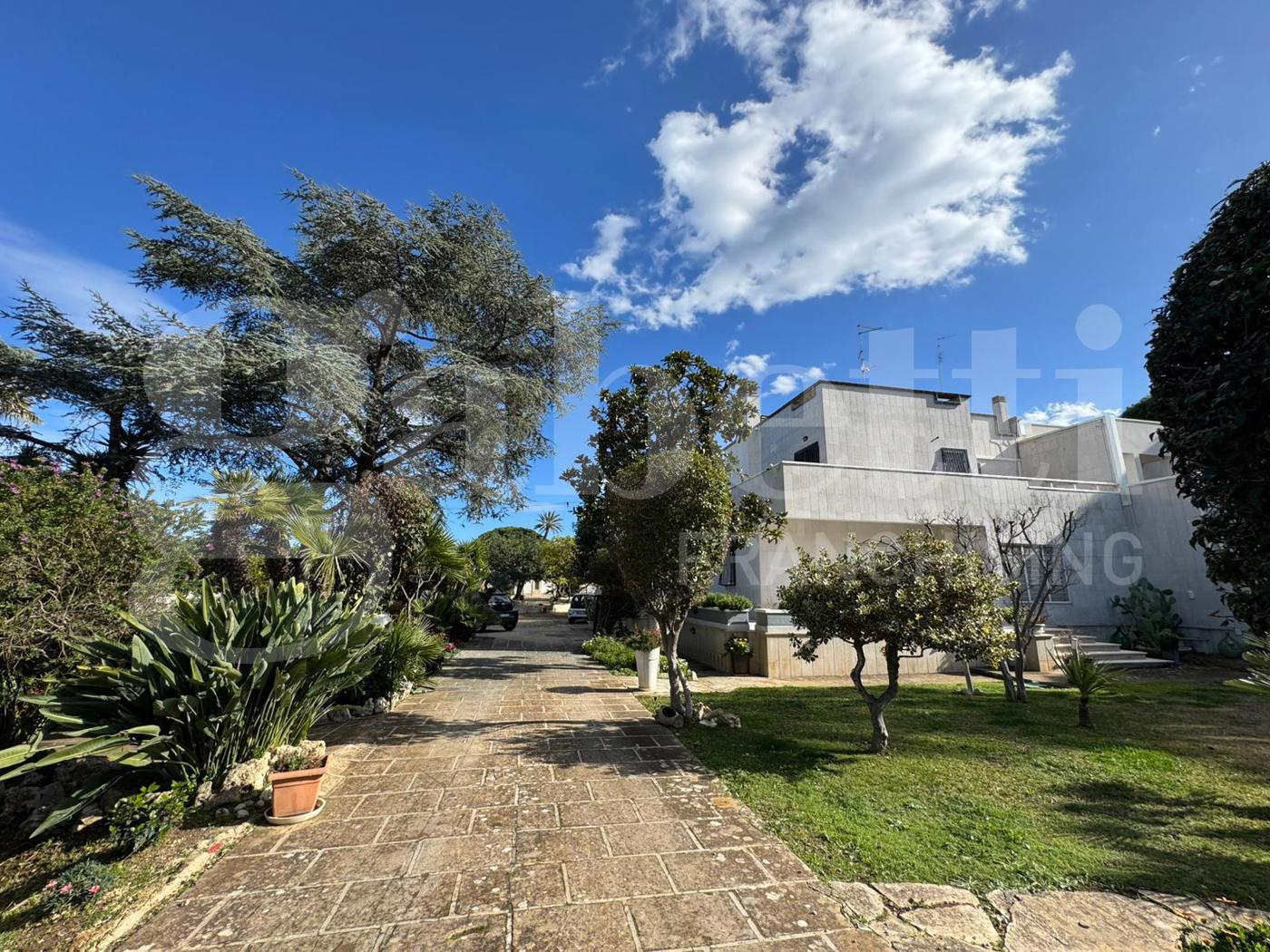 Villa con giardino a Bari