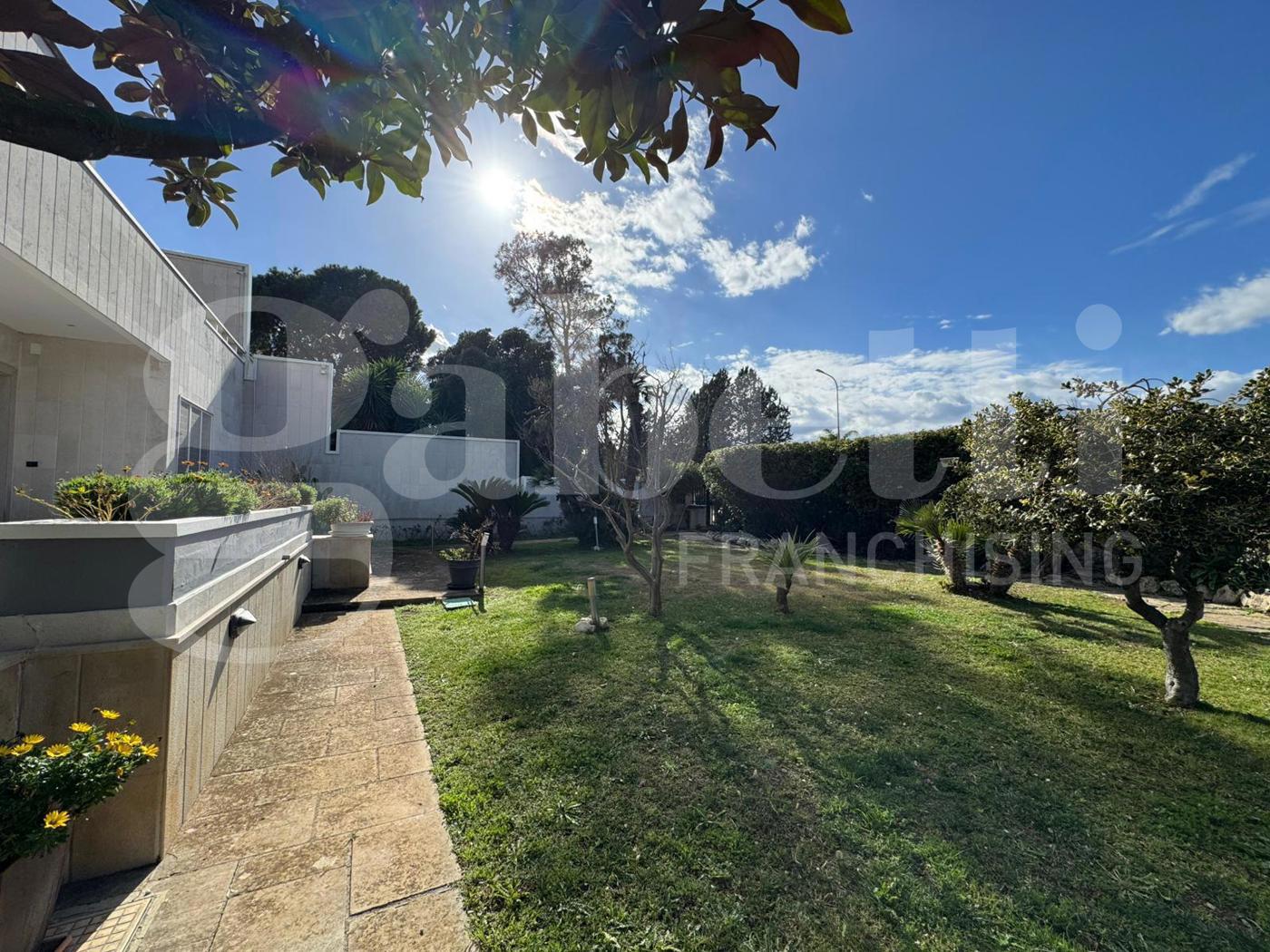 Villa con giardino a Bari