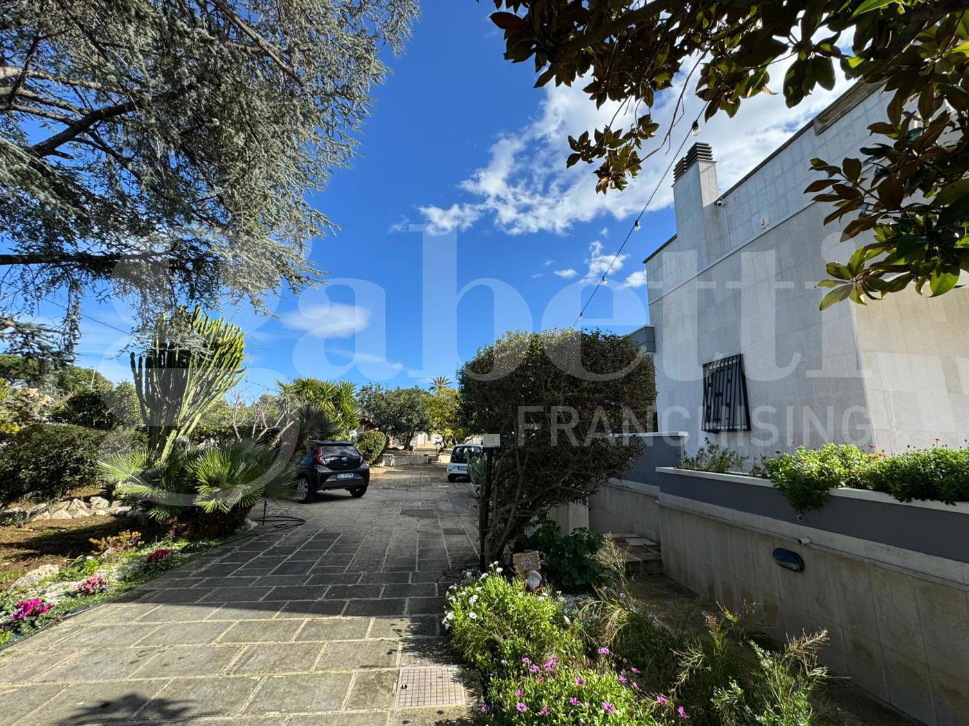 Villa con giardino a Bari