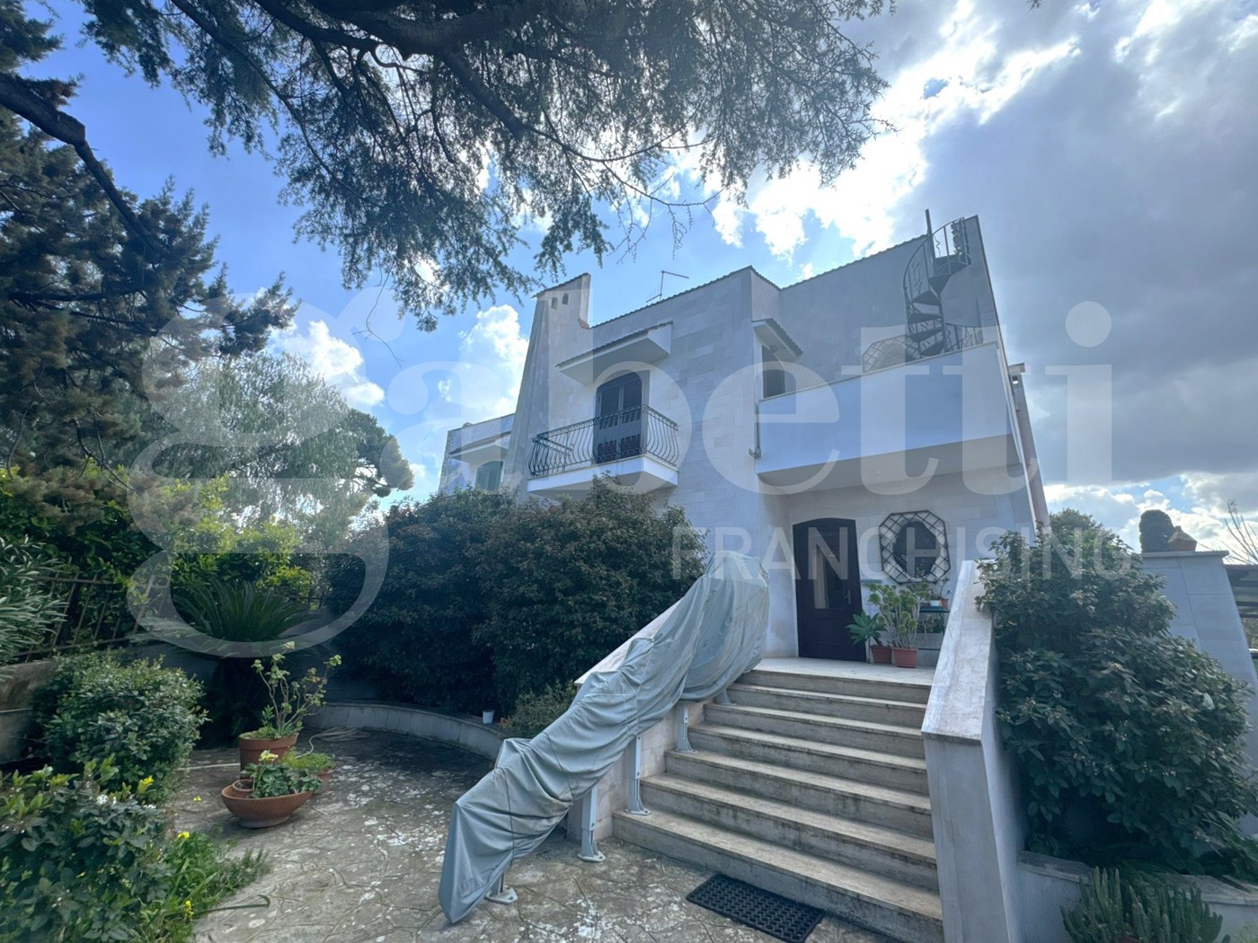 Villa con giardino a Bari