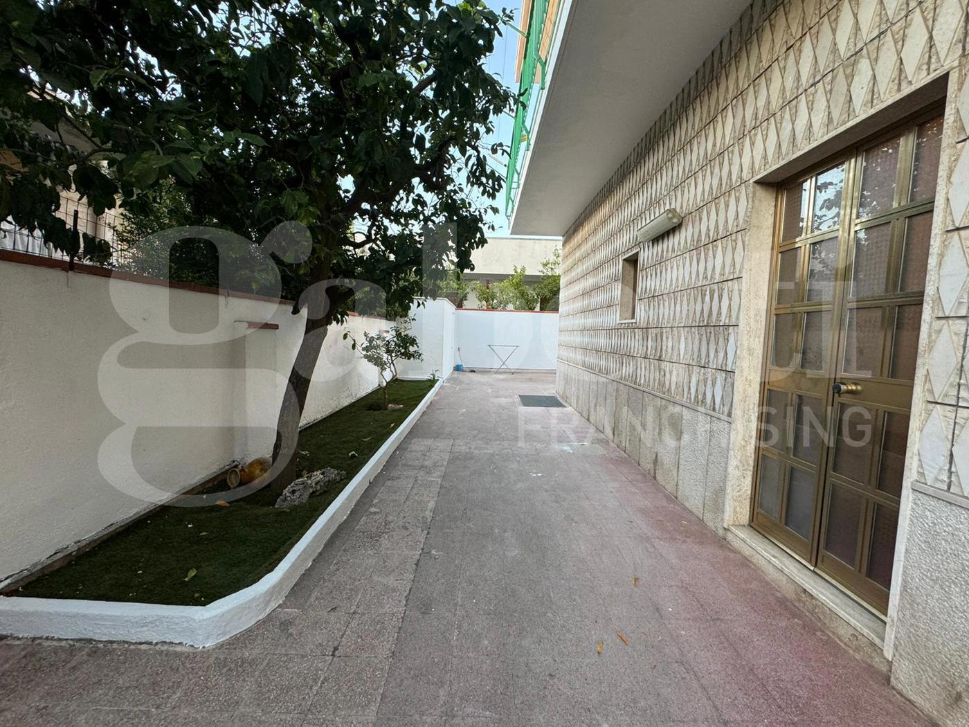Villa Bifamiliare con giardino a Bari