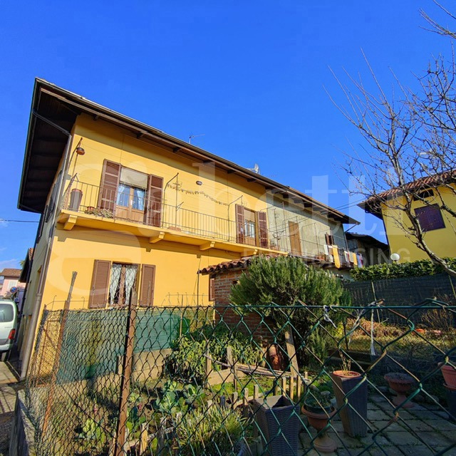 Casa indipendente con giardino a Biella