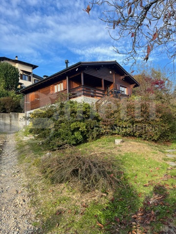 Casa indipendente con giardino a Zumaglia