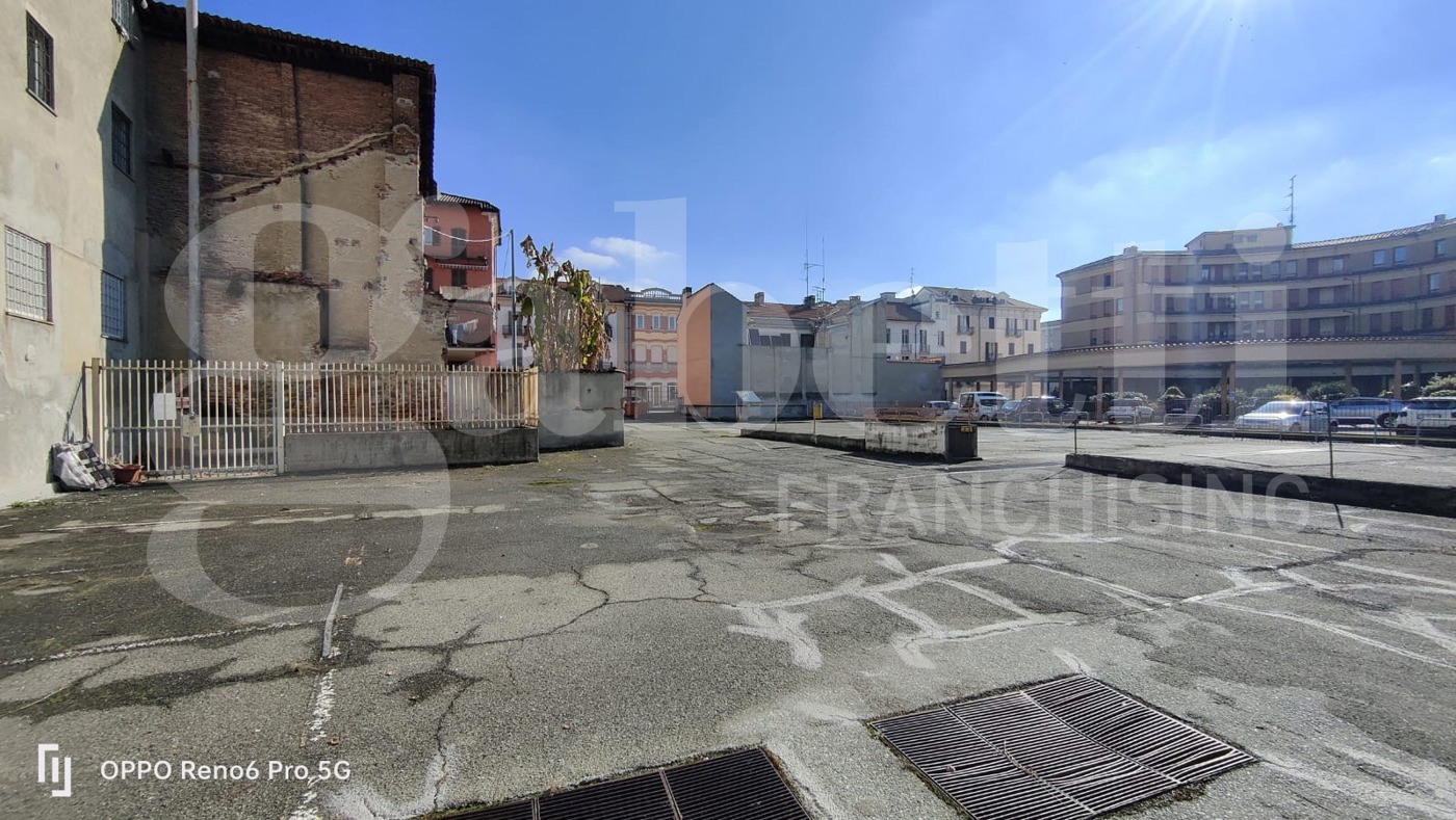 Locale commerciale in vendita a Biella