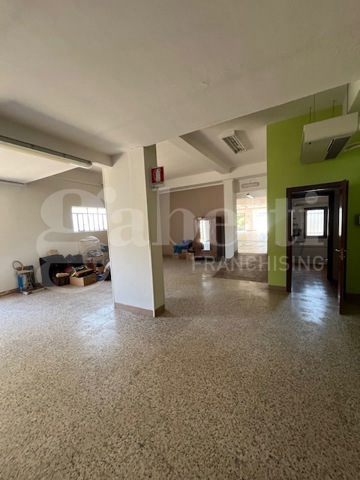 Negozio in vendita a Candelo