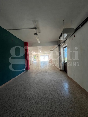 Negozio in vendita a Candelo