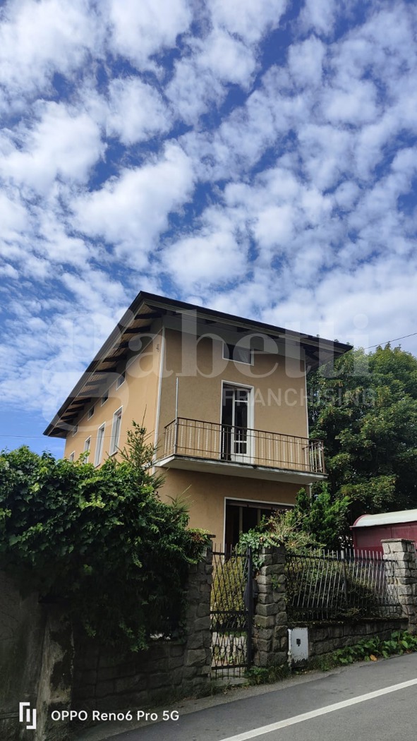 Casa indipendente con giardino a Biella