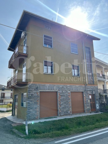 Quadrilocale con giardino a Camburzano