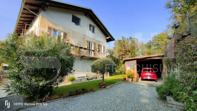 Casa indipendente con box doppio a Biella