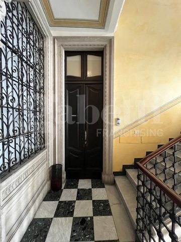 Ufficio con box doppio a Biella