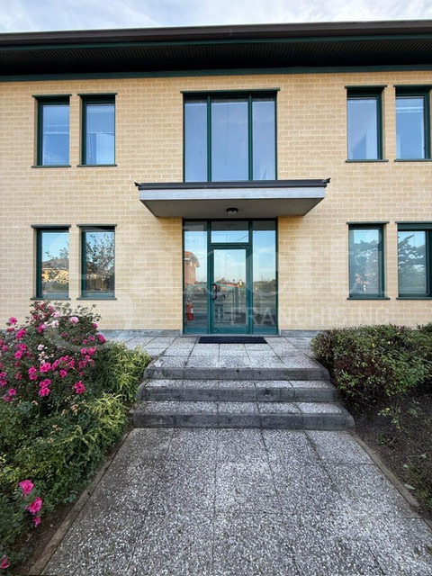 Capannone con box doppio a Gaglianico