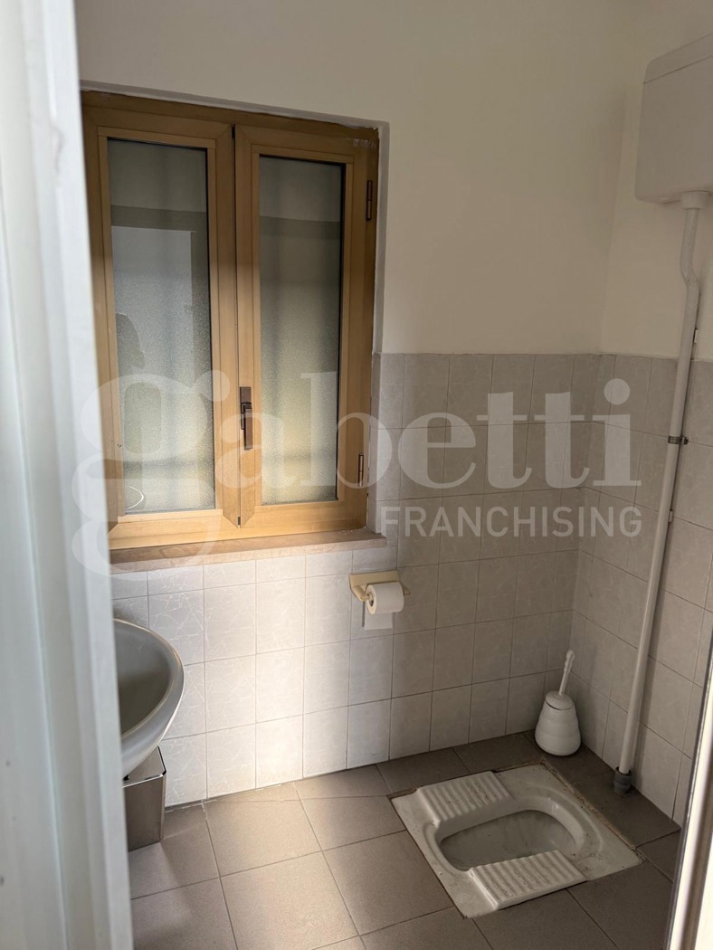 Capannone con box doppio a Gaglianico