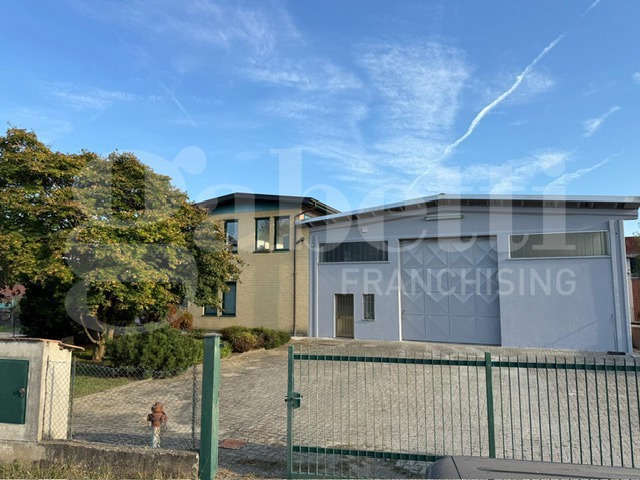 Capannone con box doppio a Gaglianico