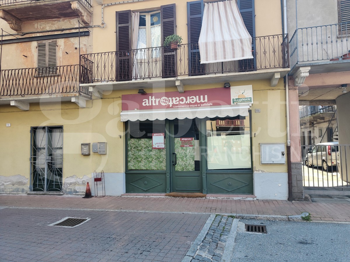 Negozio in affitto a Cossato