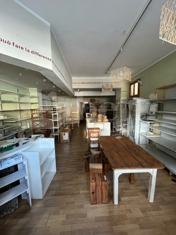 Negozio in affitto a Cossato