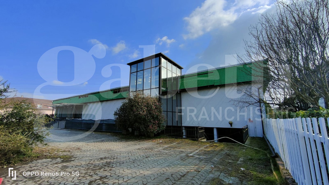 Capannone con box doppio a Quaregna Cerreto