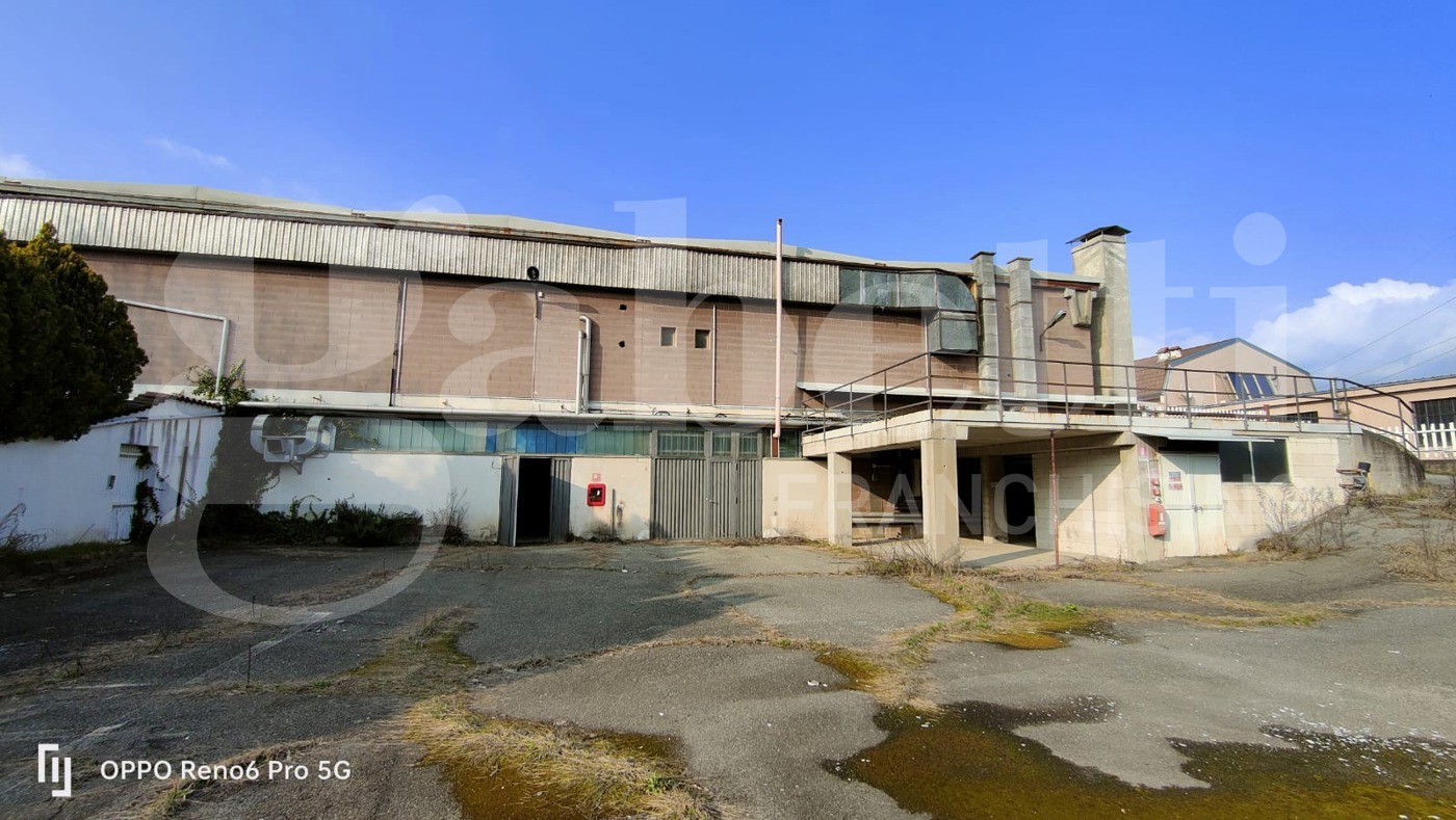 Capannone con box doppio a Quaregna Cerreto